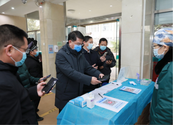 繃緊防疫之弦 保障師生健康 多措并舉凝心聚力 維護(hù)校園平安穩(wěn)定　校領(lǐng)導(dǎo)視察寒假相關(guān)工作 走訪慰問教職員工