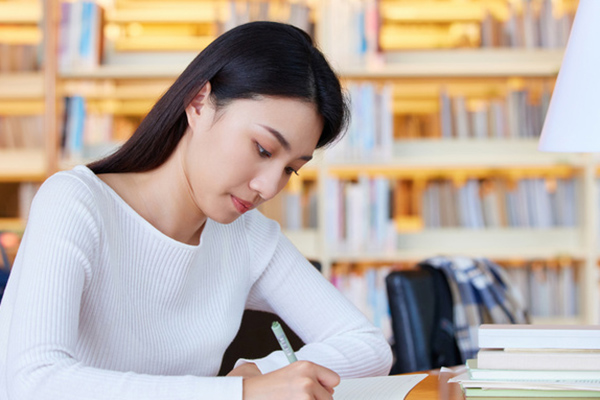 電子科技大學(xué)在職研究生學(xué)費(fèi)區(qū)間.jpg 電子科技大學(xué)在職研究生學(xué)費(fèi)區(qū)間.jpg