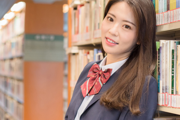 英國奇切斯特大學(xué)在職研究生的畢業(yè)證書含金量高嗎，用處大嗎？.jpg