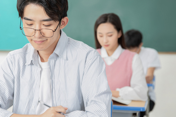 常州大學在職研究生值不值得去讀，能在職提升學歷拿證靠譜嗎？.jpg